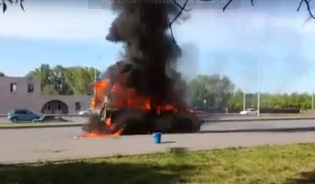 Видео: В Уфе загорелся автомобиль