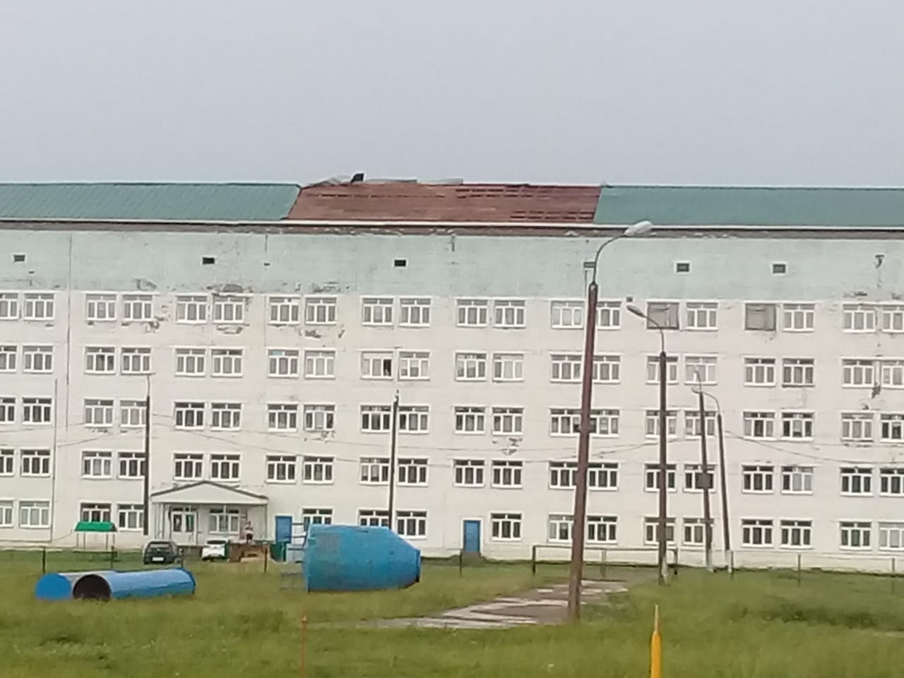 В Башкирии сильный ветер сорвал крышу здания районной больницы