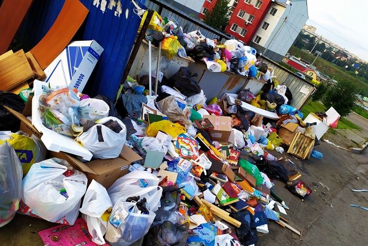 Иркутяне пожаловались на невывоз мусора с контейнерных площадок