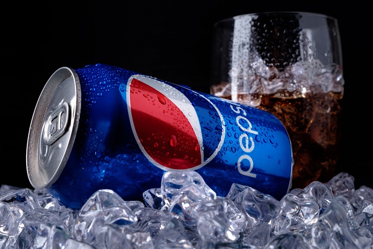 Pepsi отзывает партию напитков из-за угрозы попадания в них металлических деталей