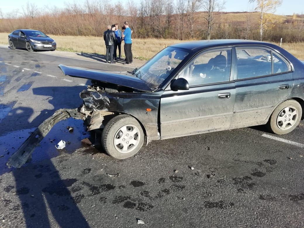В Башкирии столкнулись встречные автомобили: Семь человек попали в больницу