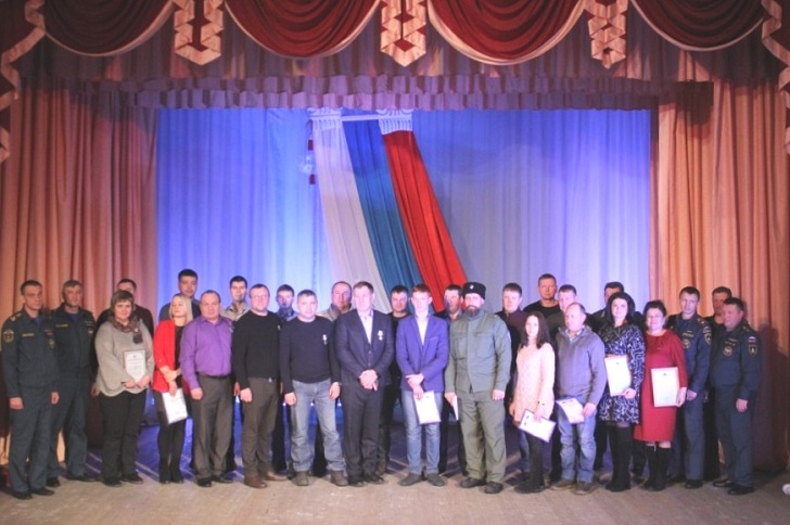 Добровольцев Тулуна наградили медалями МЧС России за спасение людей в наводнении